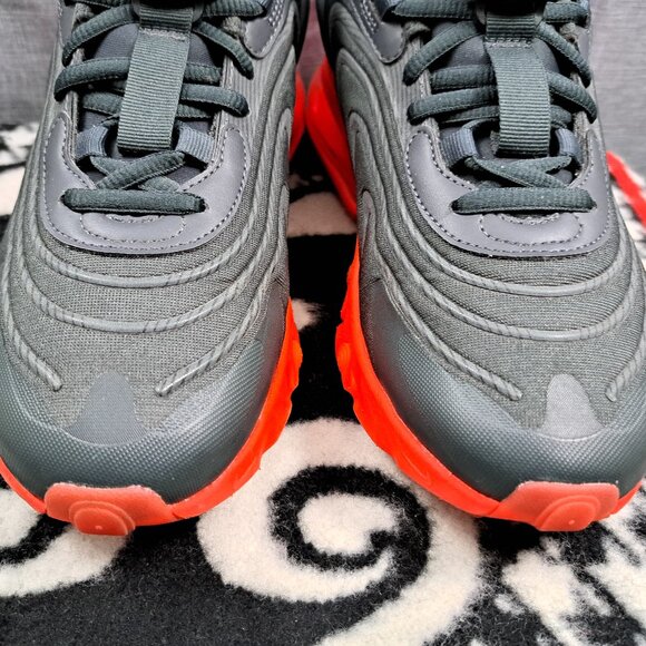 %Men Nike Air Max 270 React ENG Size 8 Dark Smoke Gray Crimson / A 23